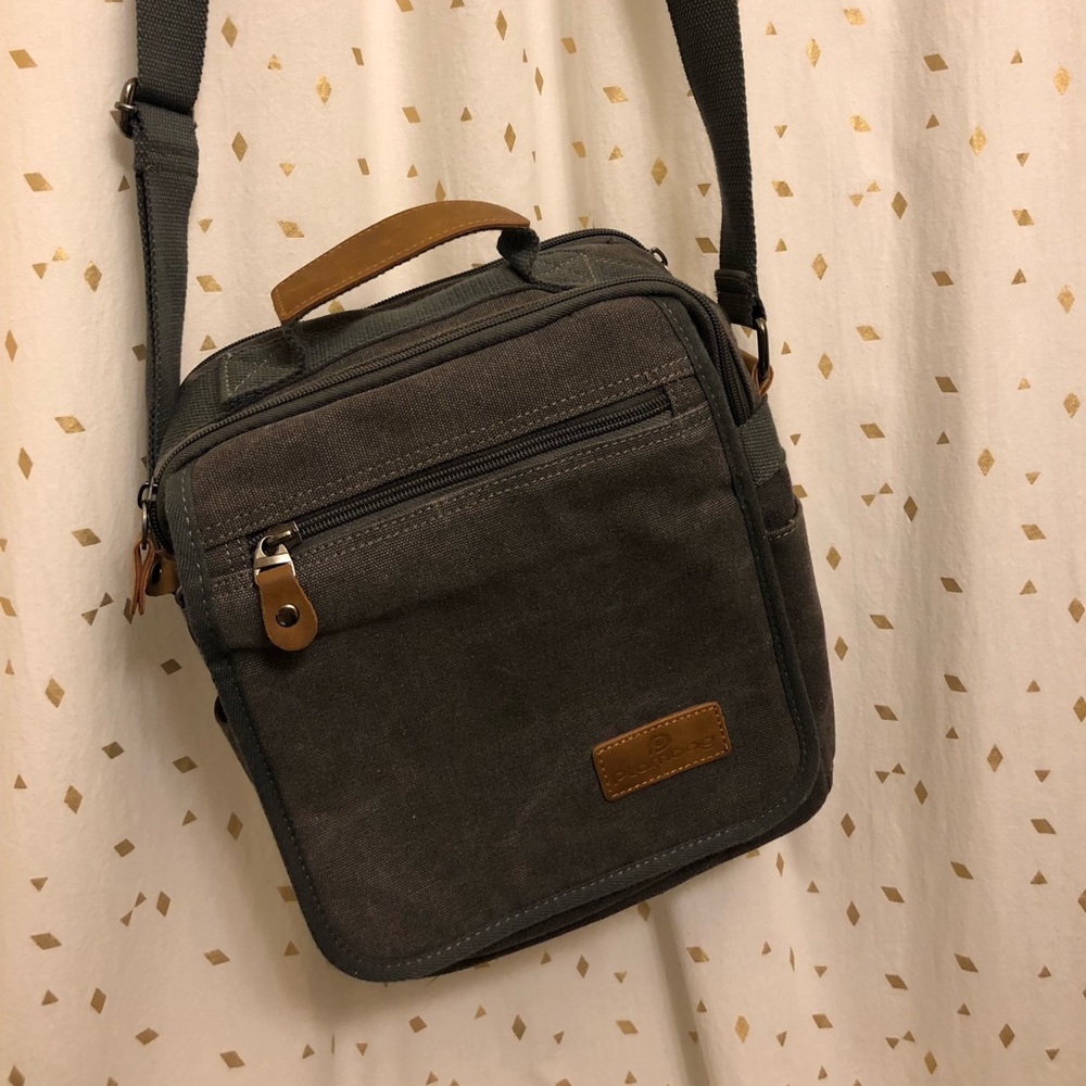Messenger bag- perfect for travel!